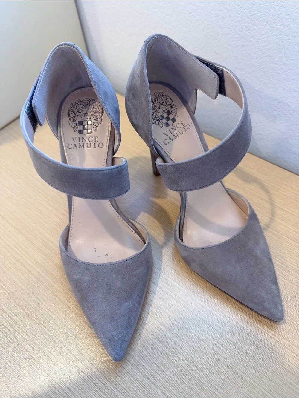 Vince Camuto Women’s Gray Suede Pointed Toe Ankle Strap Pumps Heels Size 5.5